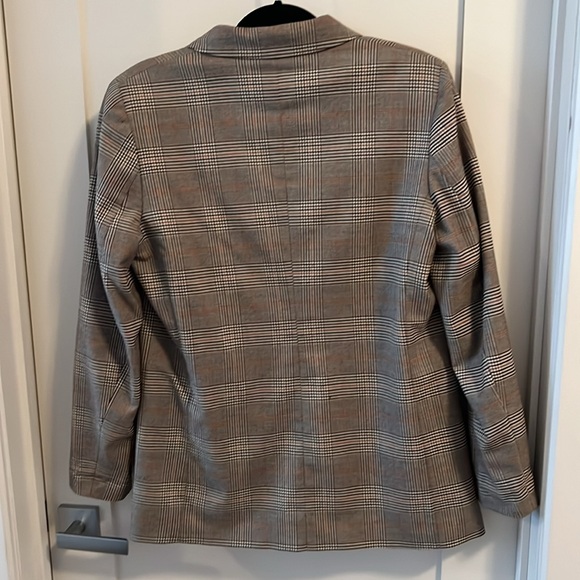 Blazer - Picture 3 of 3